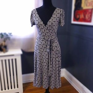 BCBGMaxAzria Geometric Midi Wrap Dress (Pre-Owned, Size XS, Black/White)